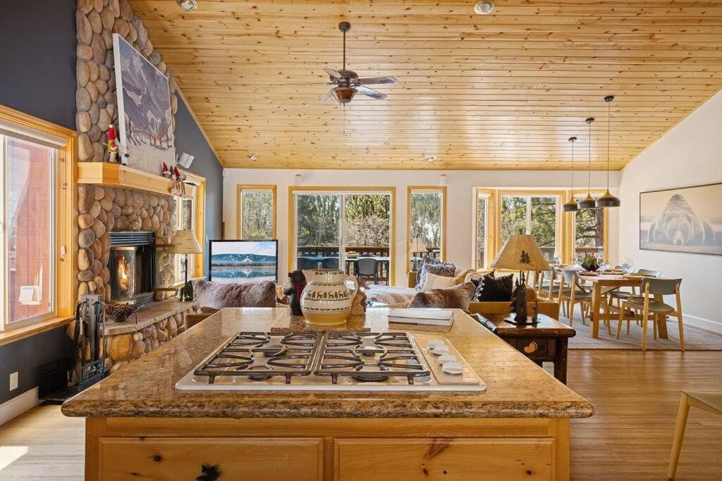 Koselig Cabin W Hot Tub, Fireplace & Central Ac Big Bear Lake Bagian luar foto