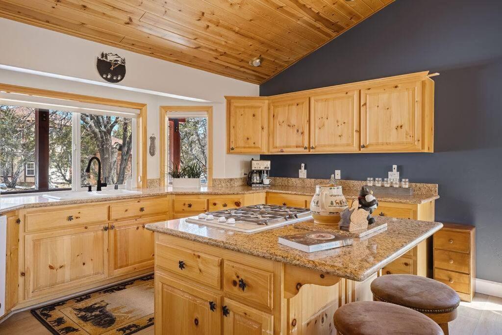 Koselig Cabin W Hot Tub, Fireplace & Central Ac Big Bear Lake Bagian luar foto