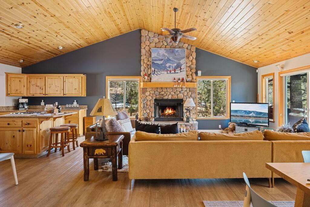 Koselig Cabin W Hot Tub, Fireplace & Central Ac Big Bear Lake Bagian luar foto