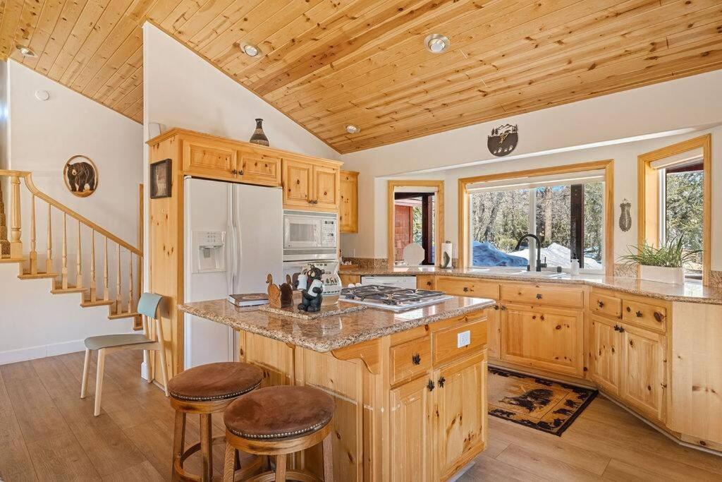 Koselig Cabin W Hot Tub, Fireplace & Central Ac Big Bear Lake Bagian luar foto