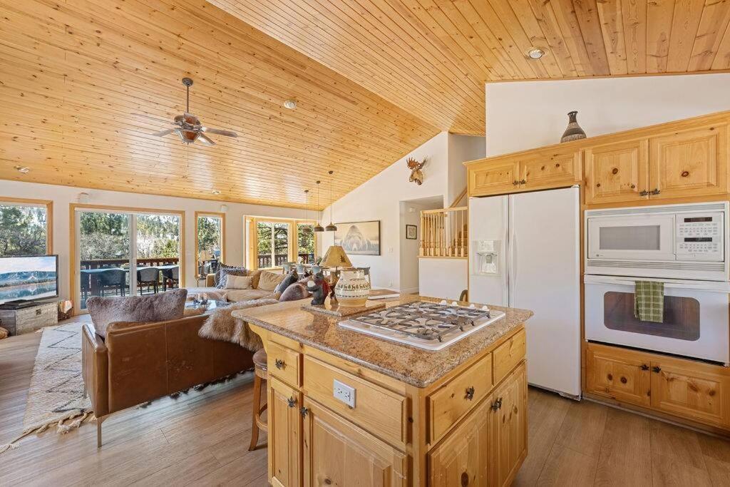 Koselig Cabin W Hot Tub, Fireplace & Central Ac Big Bear Lake Bagian luar foto